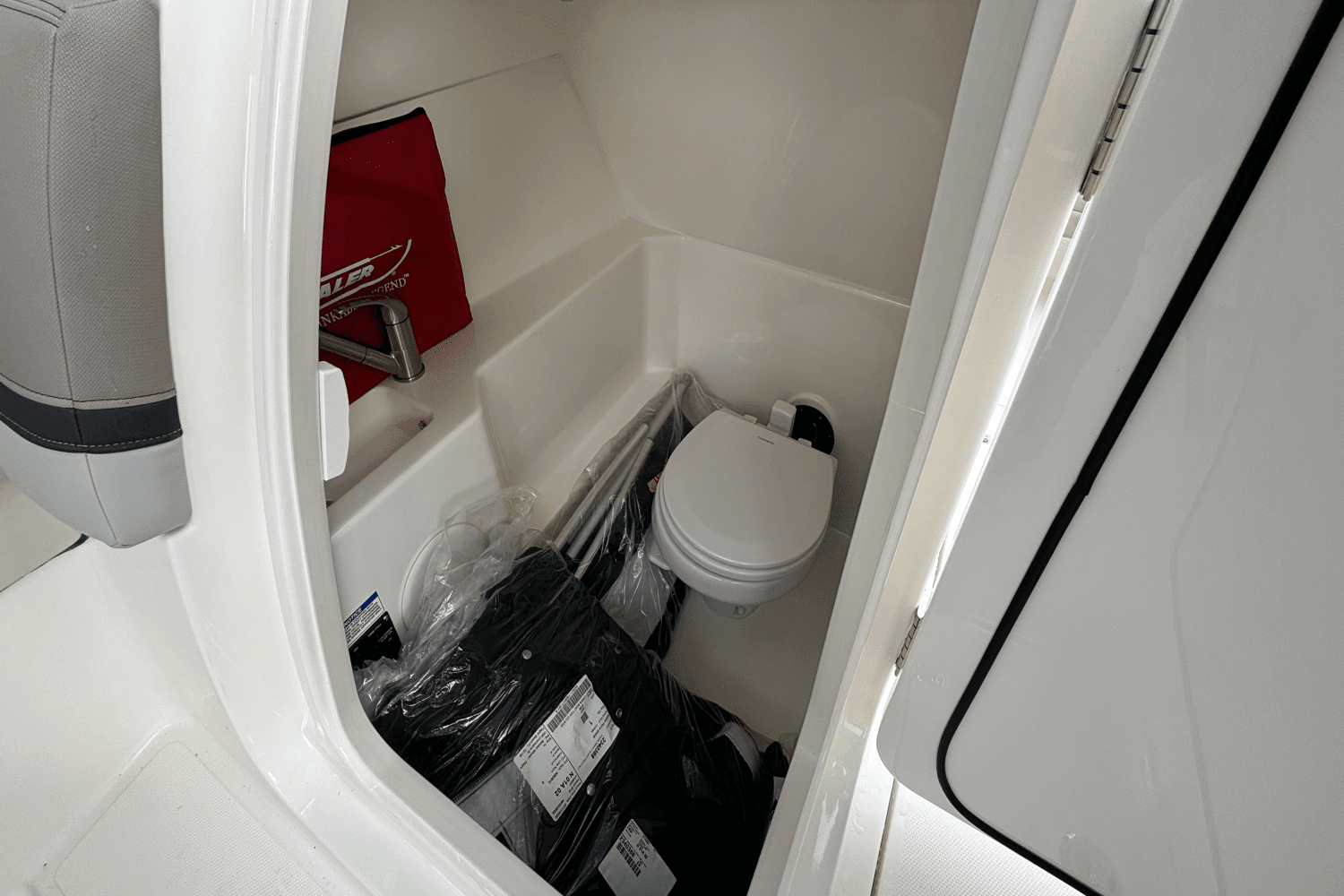 2025 Boston Whaler 240 Vantage Image Thumbnail #21