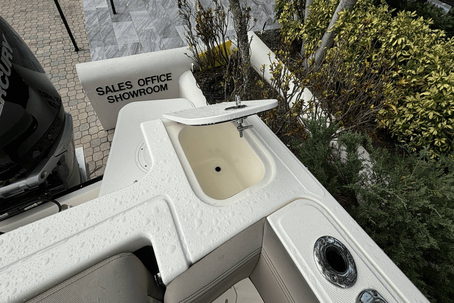 2025 Boston Whaler 240 Vantage Image Thumbnail #2