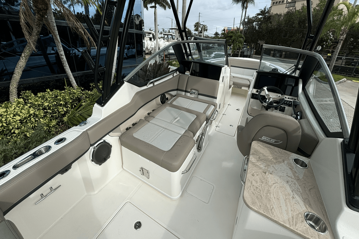 2025 Boston Whaler 240 Vantage Image Thumbnail #7
