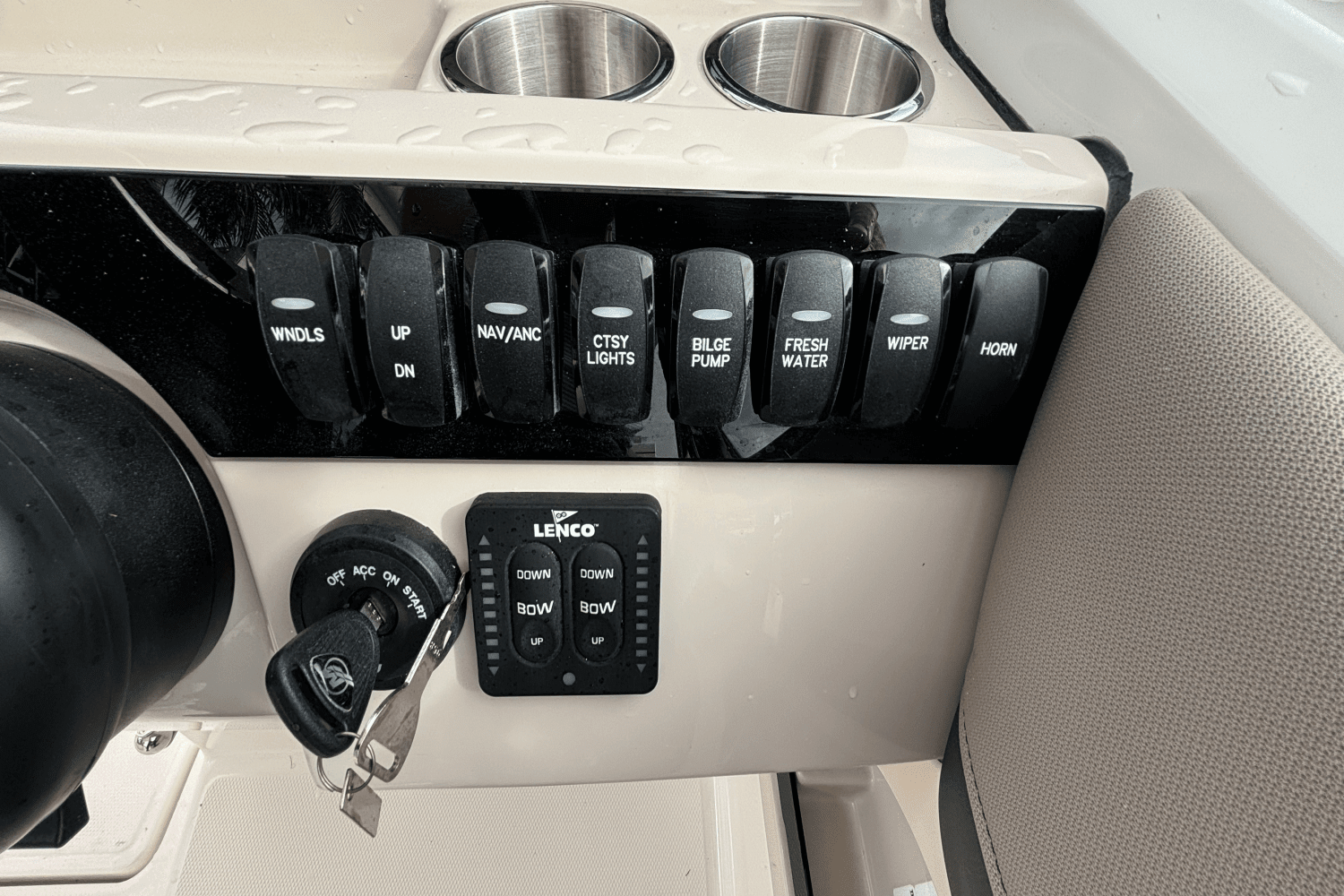 2025 Boston Whaler 240 Vantage Image Thumbnail #18