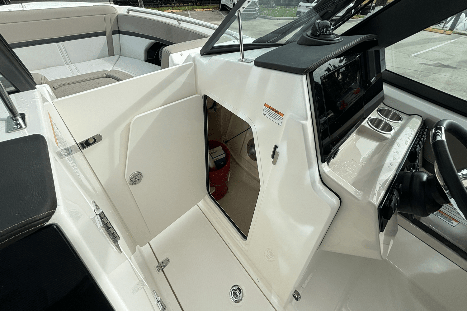 2025 Boston Whaler 240 Vantage Image Thumbnail #23