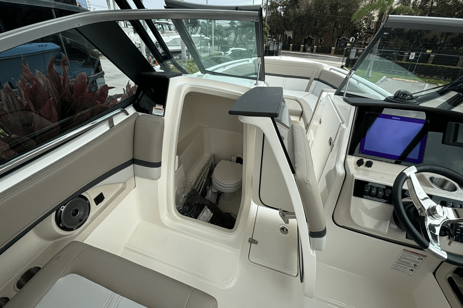 2025 Boston Whaler 240 Vantage Image Thumbnail #20