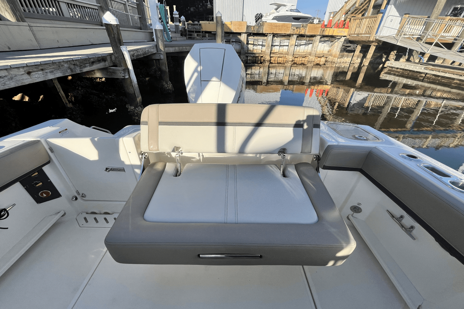 2025 Boston Whaler 240 Vantage Image Thumbnail #6