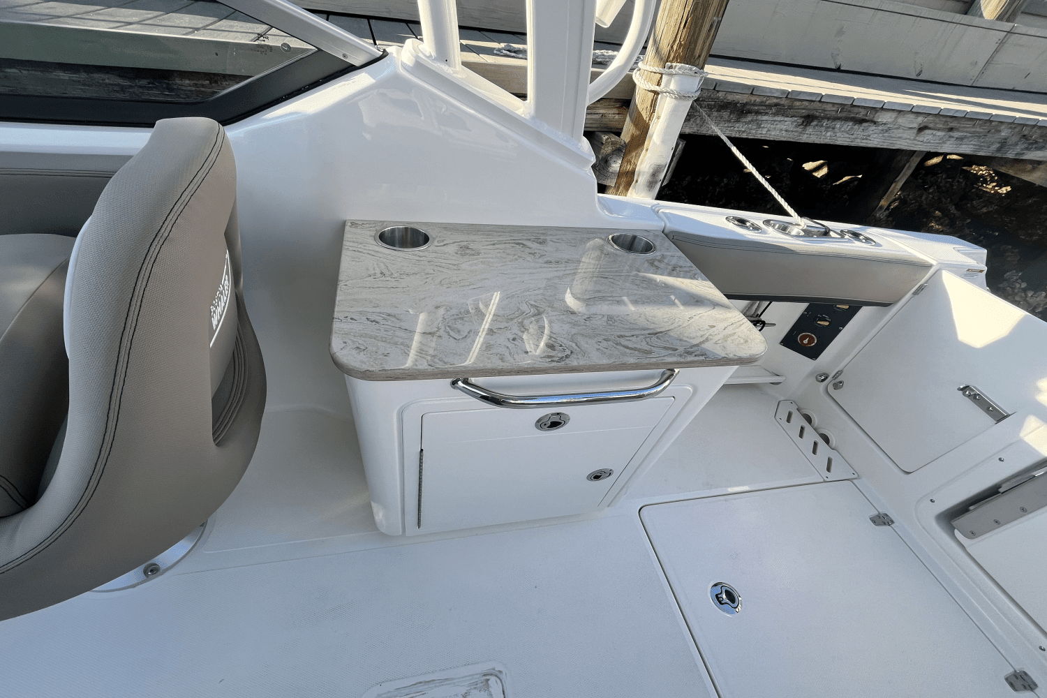 2025 Boston Whaler 240 Vantage Image Thumbnail #8