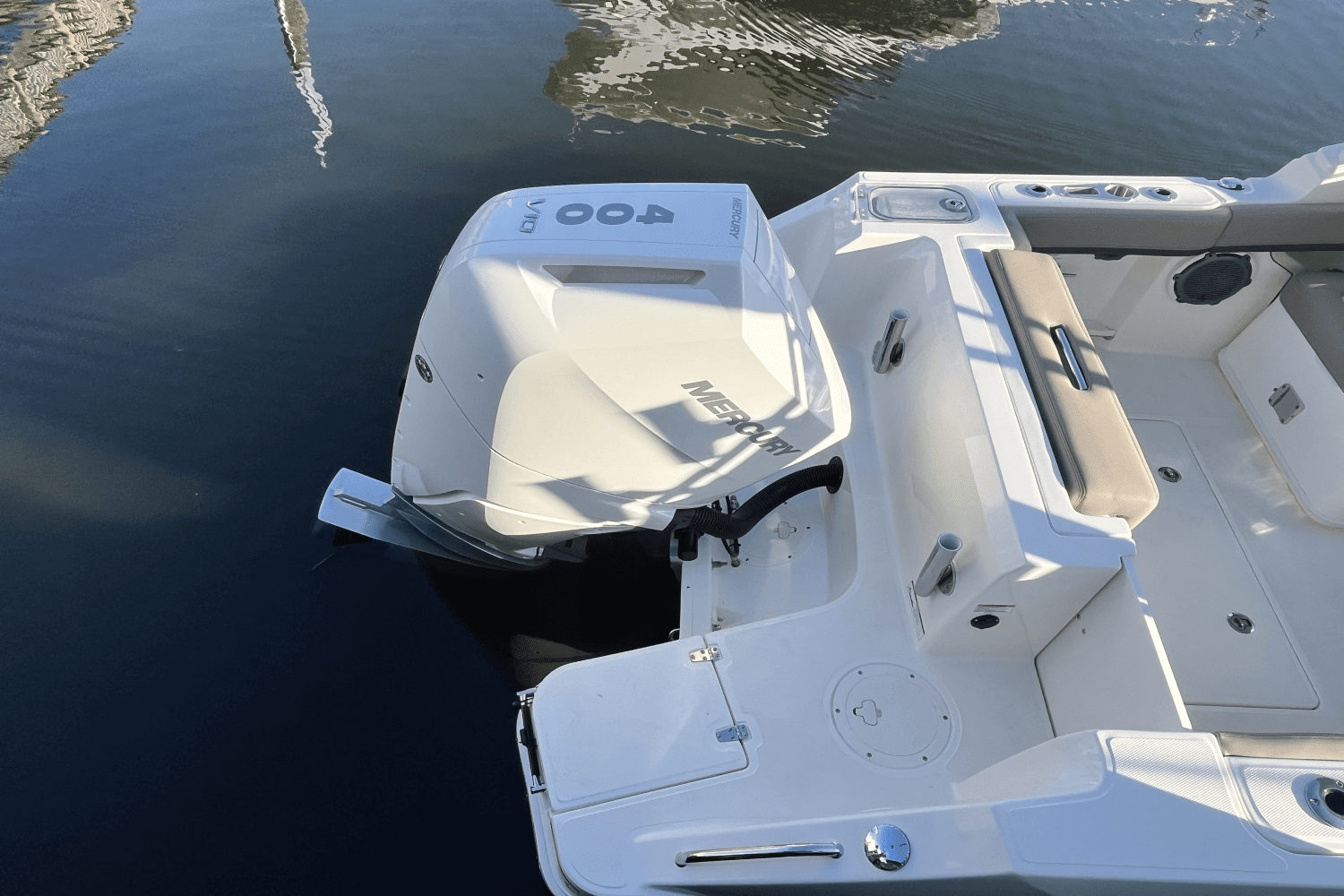 2025 Boston Whaler 240 Vantage Image Thumbnail #5