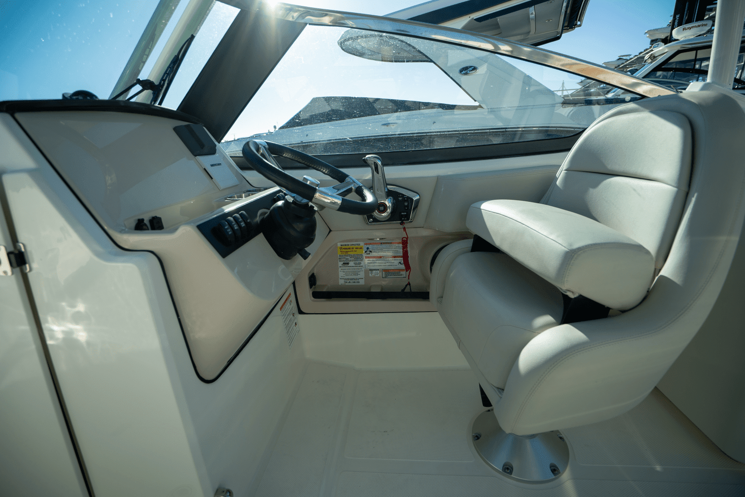 2025 Boston Whaler 240 Vantage Image Thumbnail #14