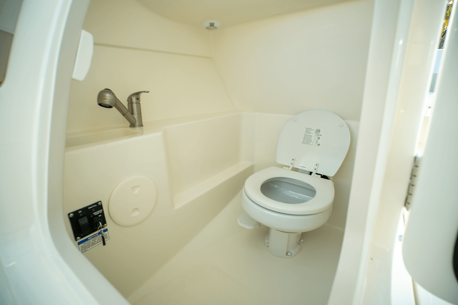 2025 Boston Whaler 240 Vantage Image Thumbnail #15