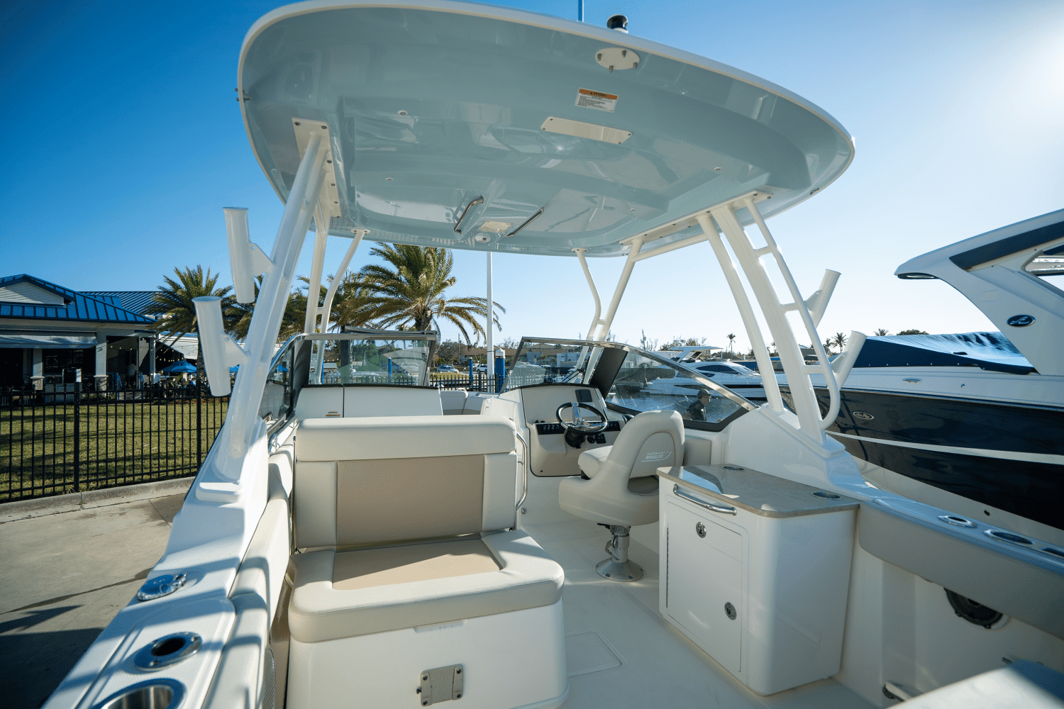 2025 Boston Whaler 240 Vantage Image Thumbnail #6