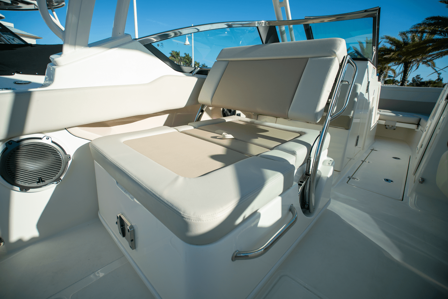 2025 Boston Whaler 240 Vantage Image Thumbnail #10
