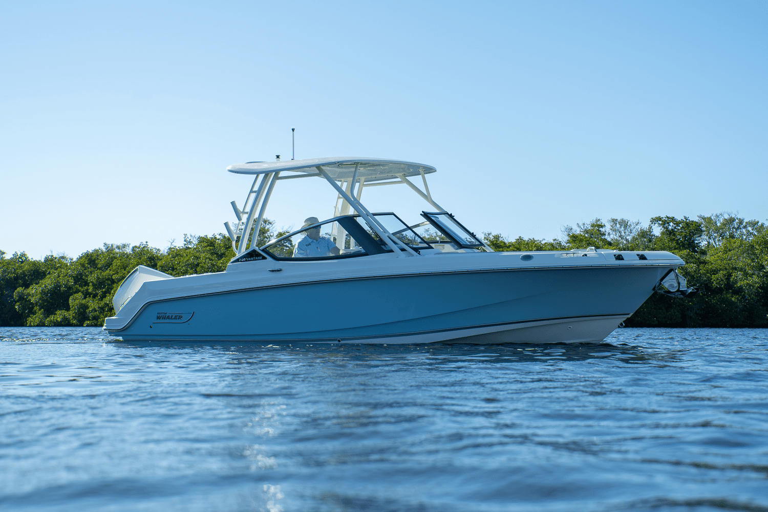 2025 Boston Whaler 240 Vantage Image Thumbnail #26