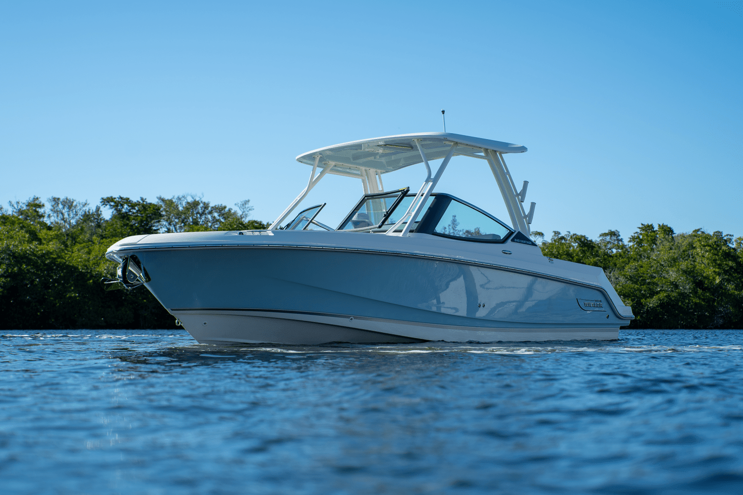 2025 Boston Whaler 240 Vantage Image Thumbnail #2