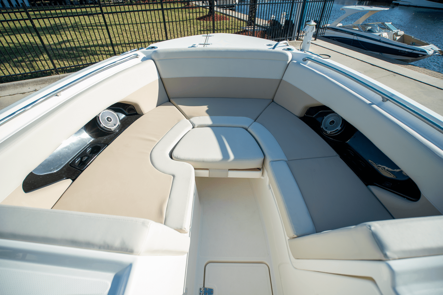 2025 Boston Whaler 240 Vantage Image Thumbnail #17