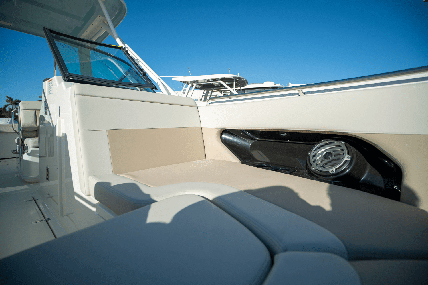 2025 Boston Whaler 240 Vantage Image Thumbnail #19