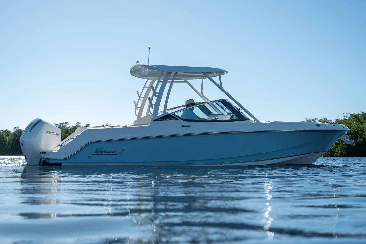 2025 Boston Whaler 240 Vantage Image Thumbnail #25