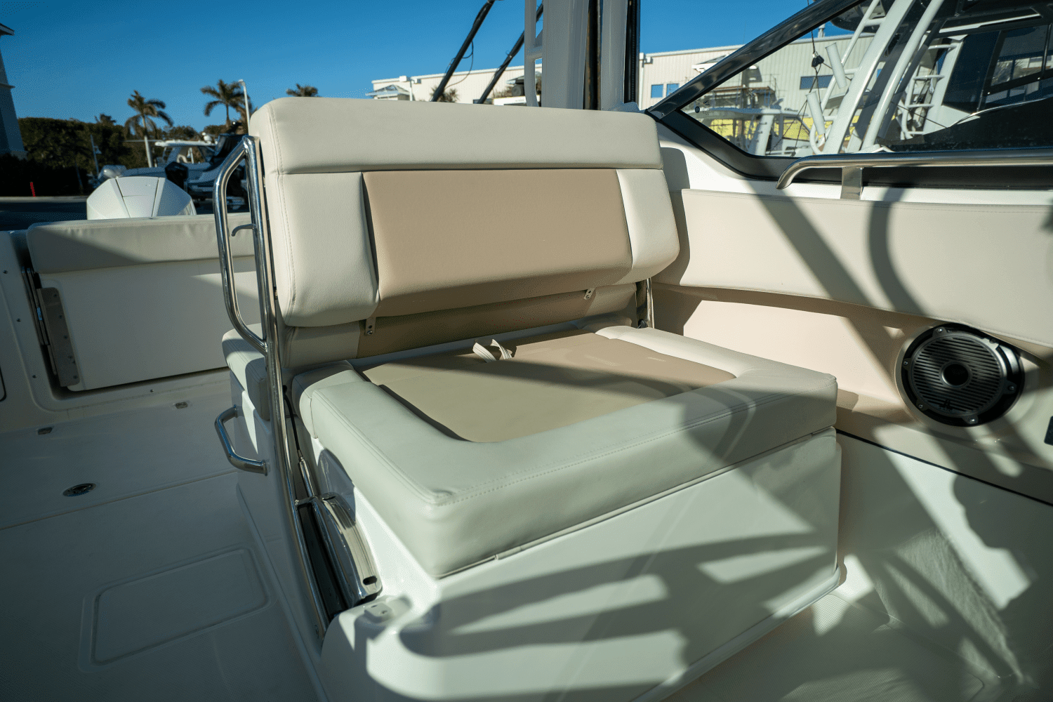 2025 Boston Whaler 240 Vantage Image Thumbnail #13
