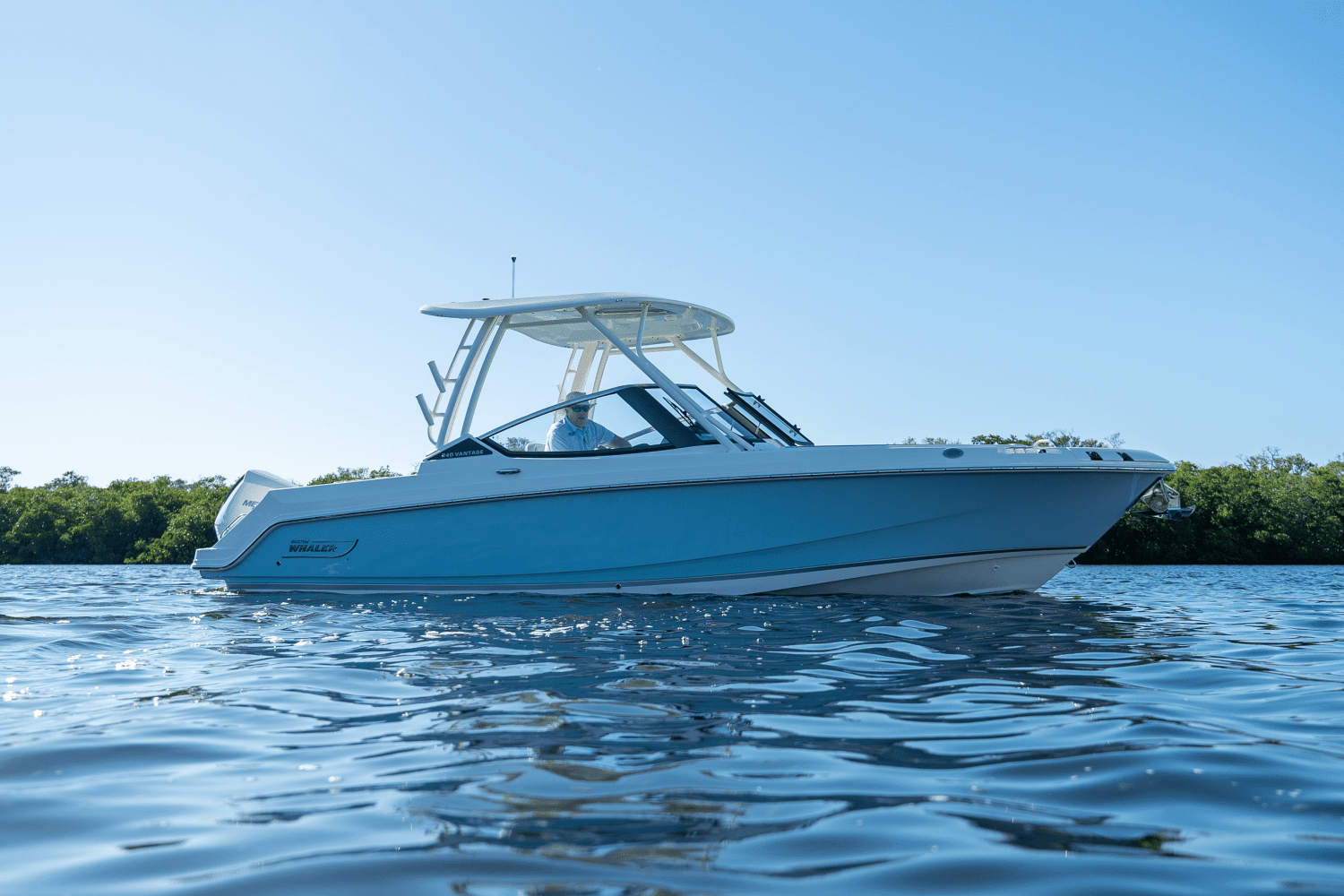 2025 Boston Whaler 240 Vantage Image Thumbnail #22