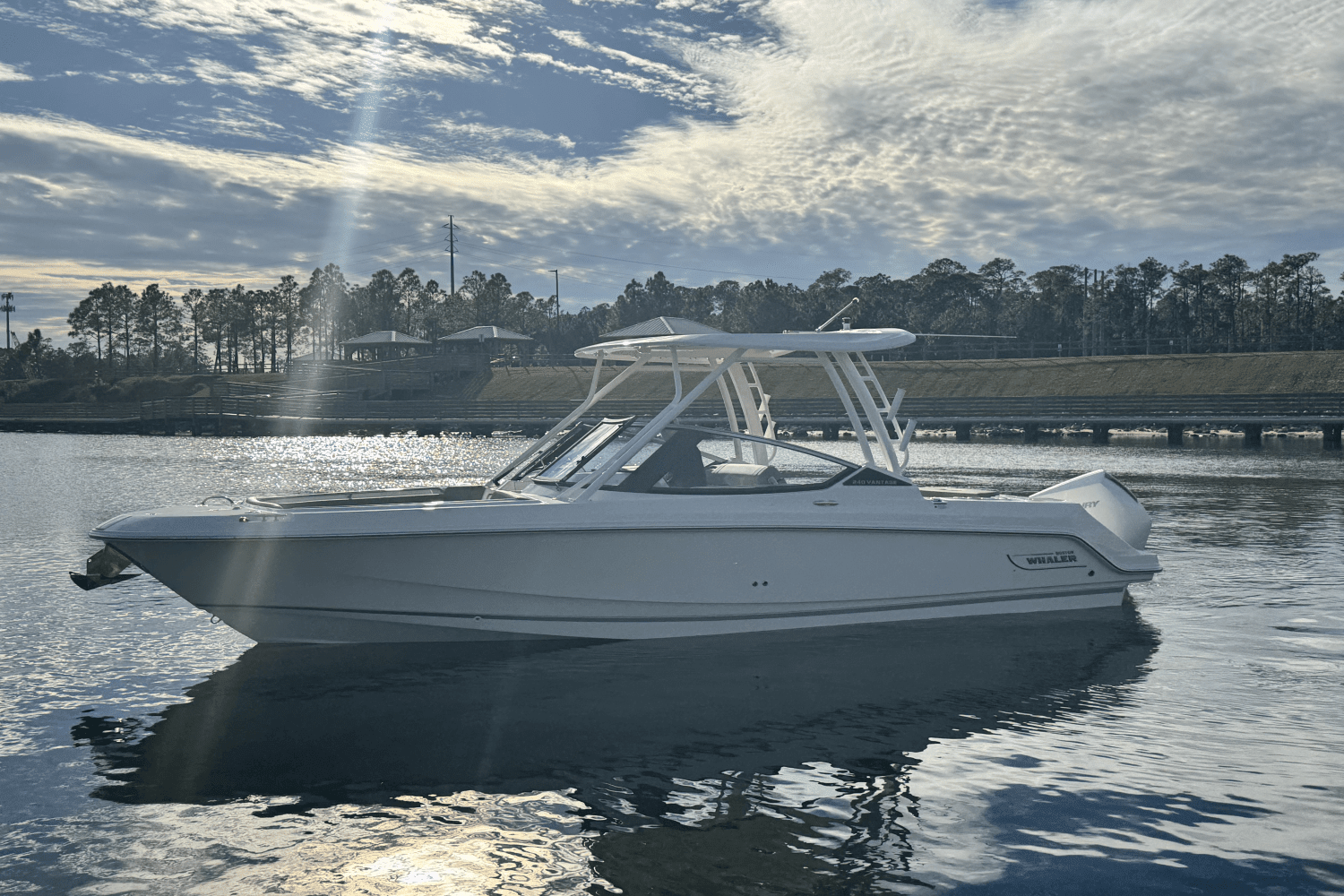2025 Boston Whaler 240 Vantage Image Thumbnail #10