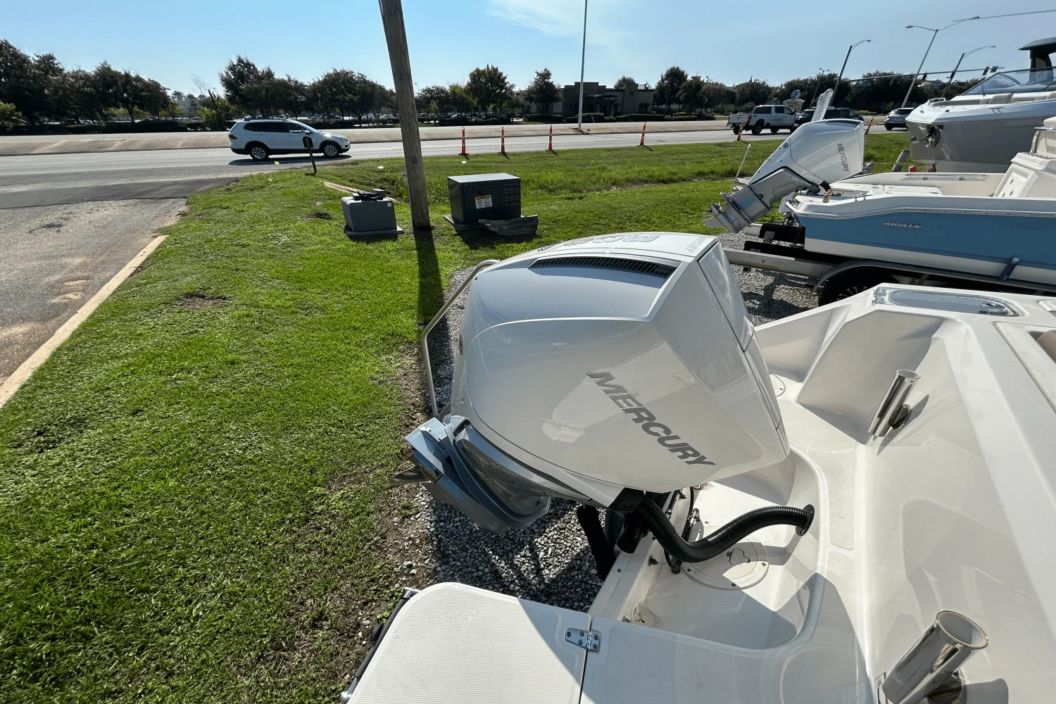2025 Boston Whaler 240 Vantage Image Thumbnail #4
