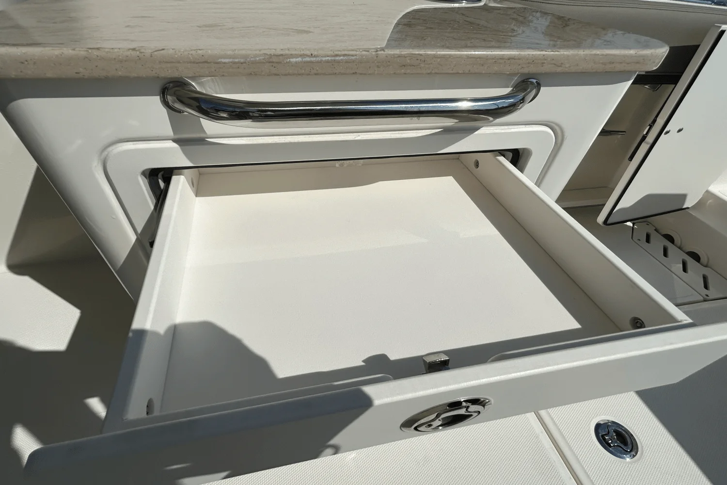 2025 Boston Whaler 240 Vantage Image Thumbnail #12