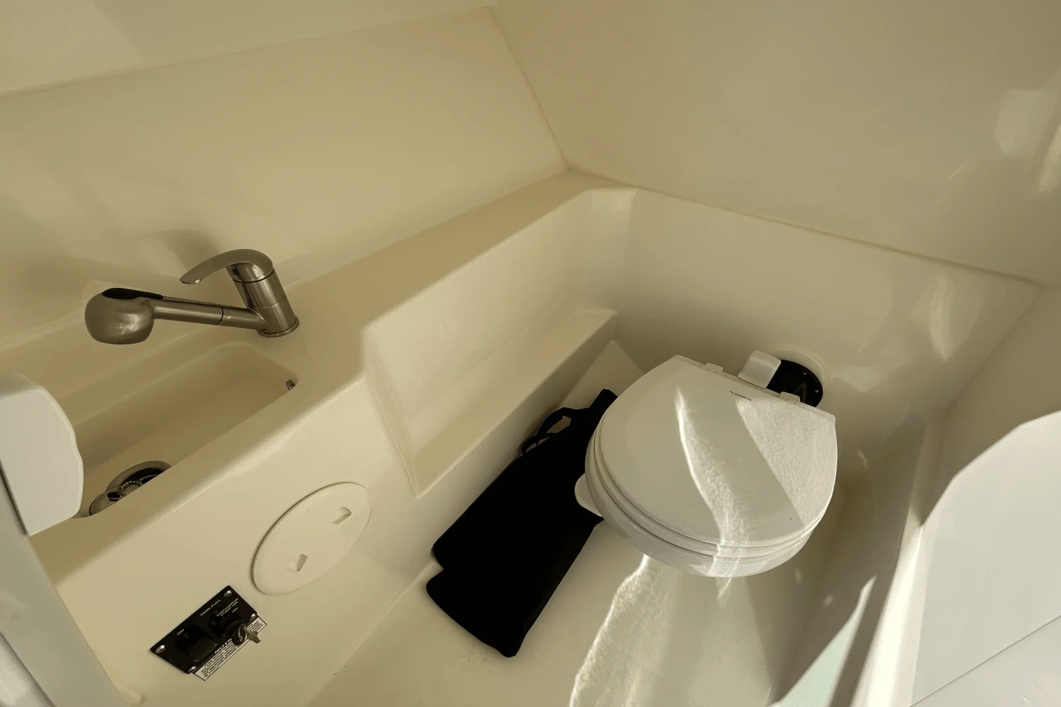 2025 Boston Whaler 240 Vantage Image Thumbnail #18