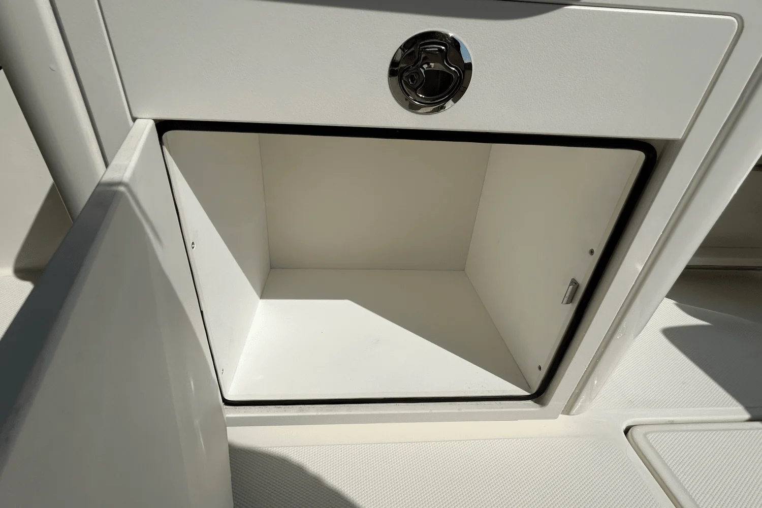 2025 Boston Whaler 240 Vantage Image Thumbnail #11