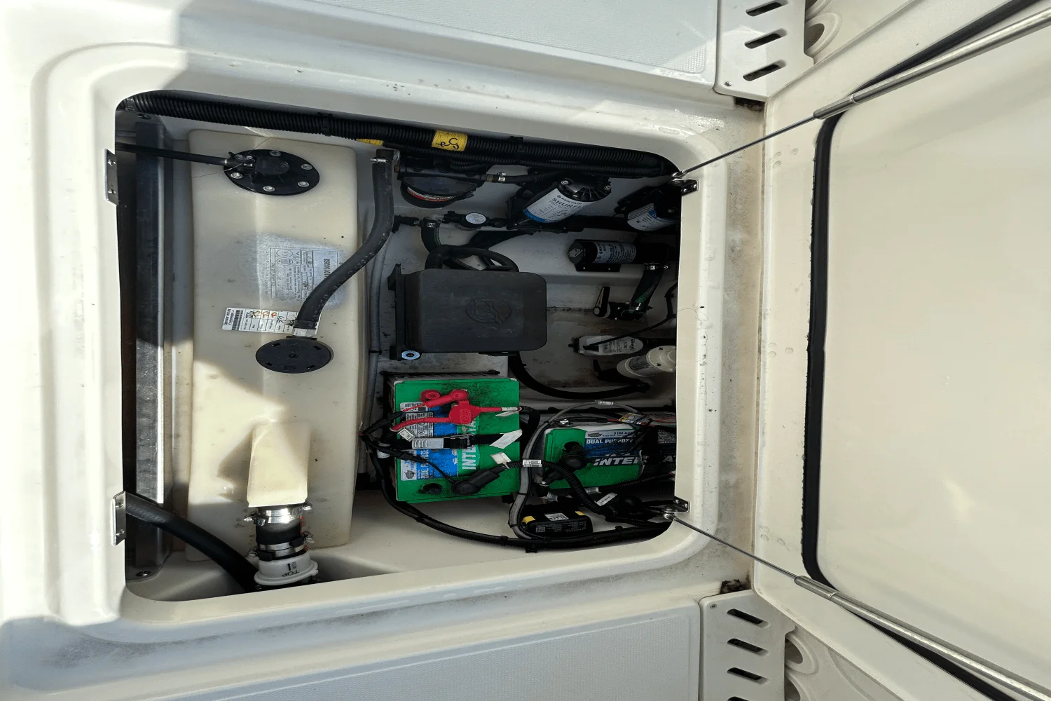 2025 Boston Whaler 240 Vantage Image Thumbnail #26