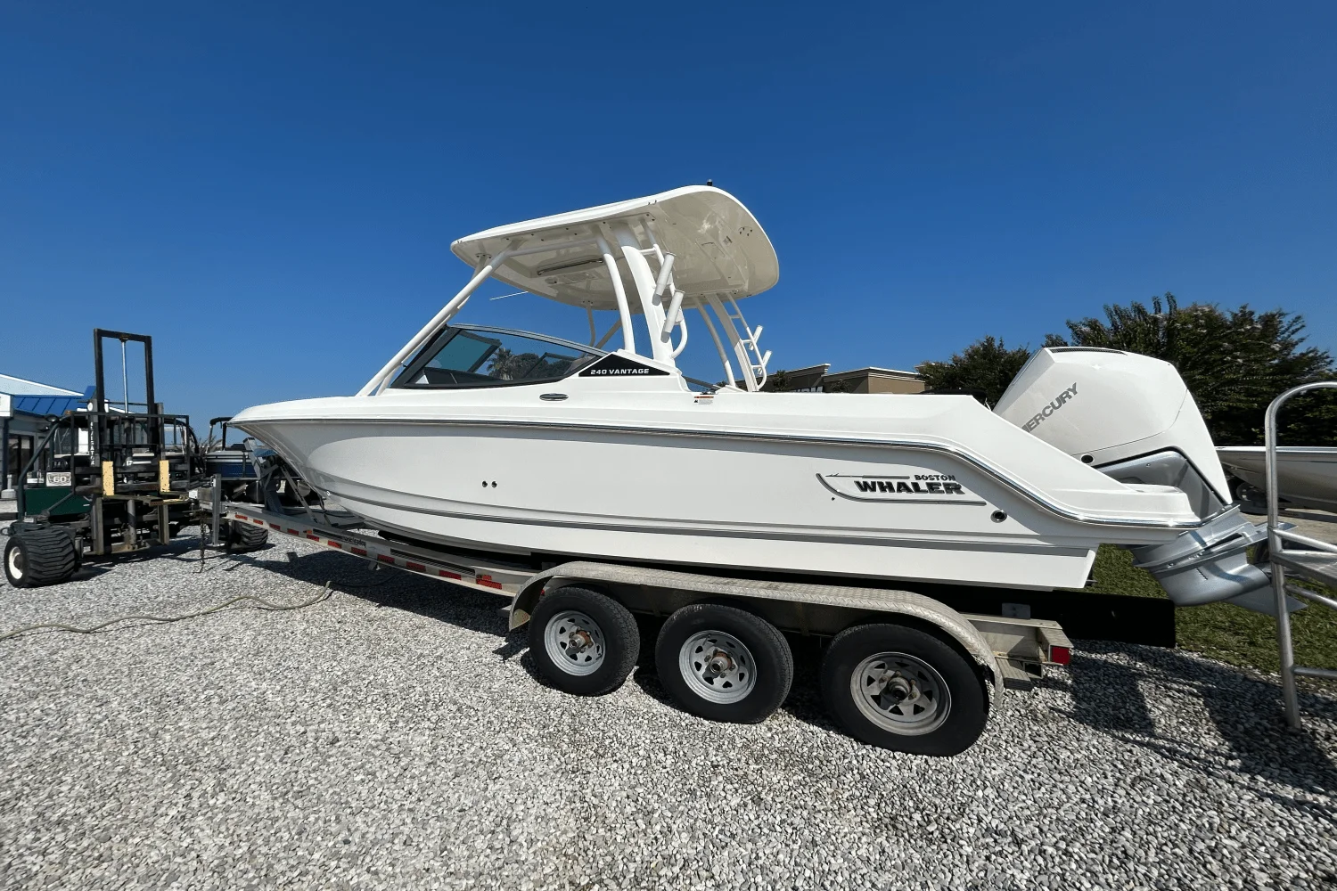 2025 Boston Whaler 240 Vantage Image Thumbnail #2