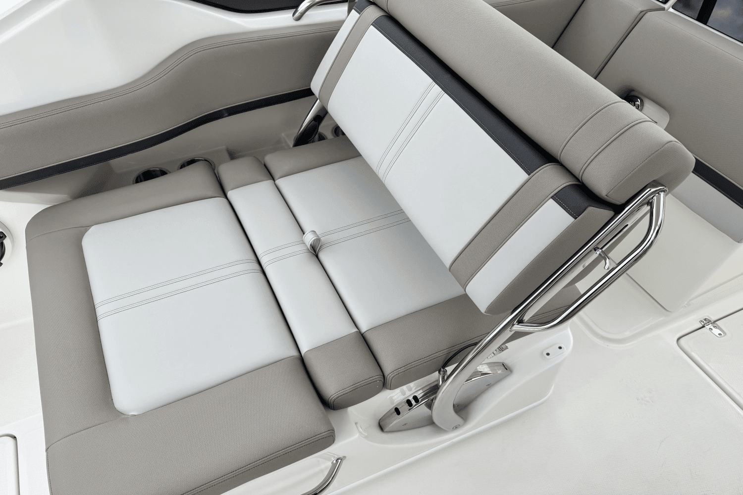 2025 Boston Whaler 240 Vantage Image Thumbnail #26