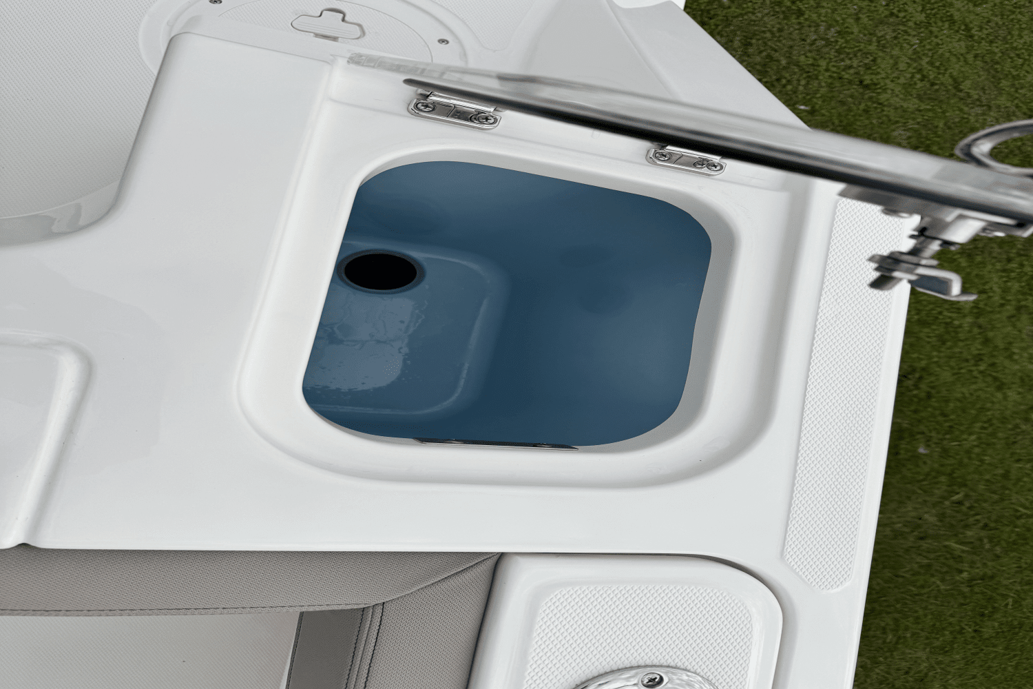2025 Boston Whaler 240 Vantage Image Thumbnail #40