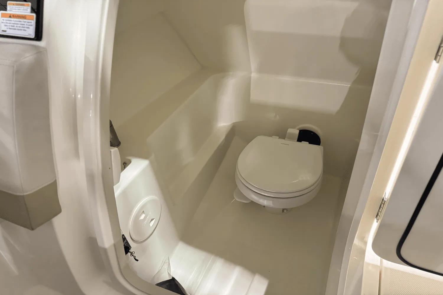 2025 Boston Whaler 240 Vantage Image Thumbnail #10