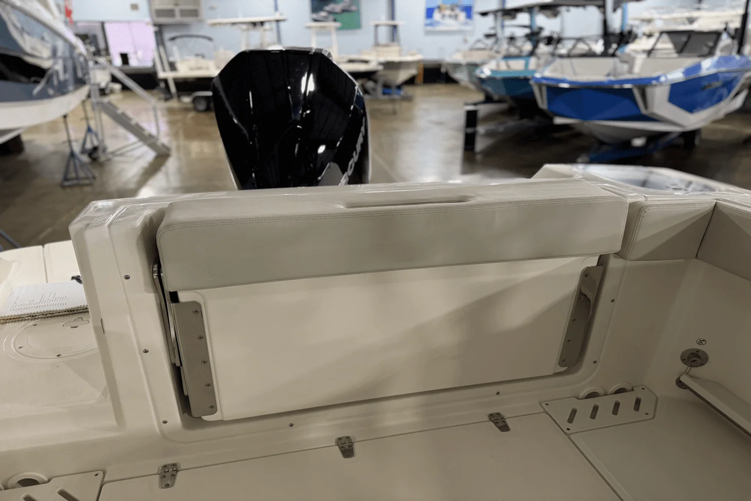 2025 Boston Whaler 240 Vantage Image Thumbnail #3