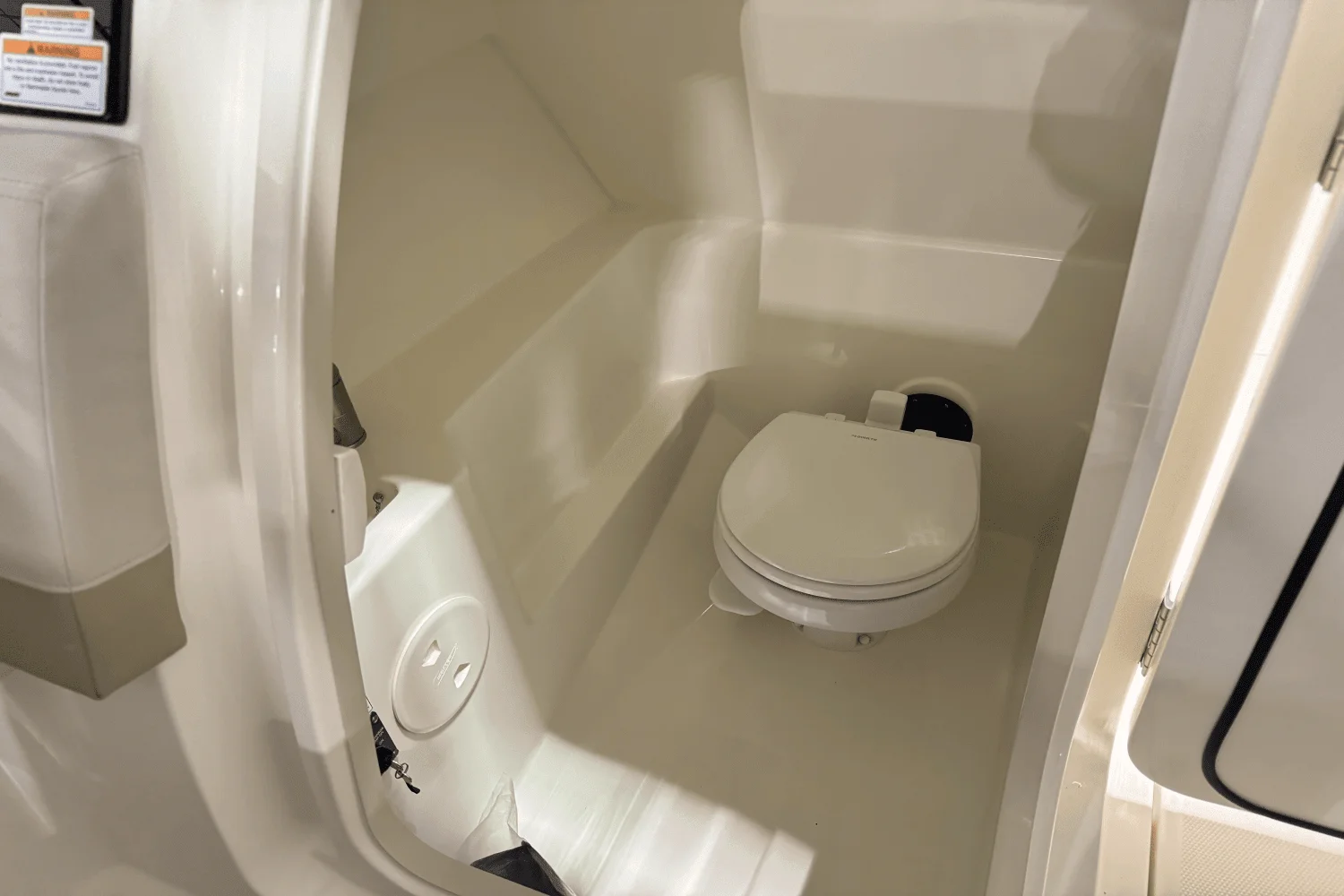 2025 Boston Whaler 240 Vantage Image Thumbnail #10