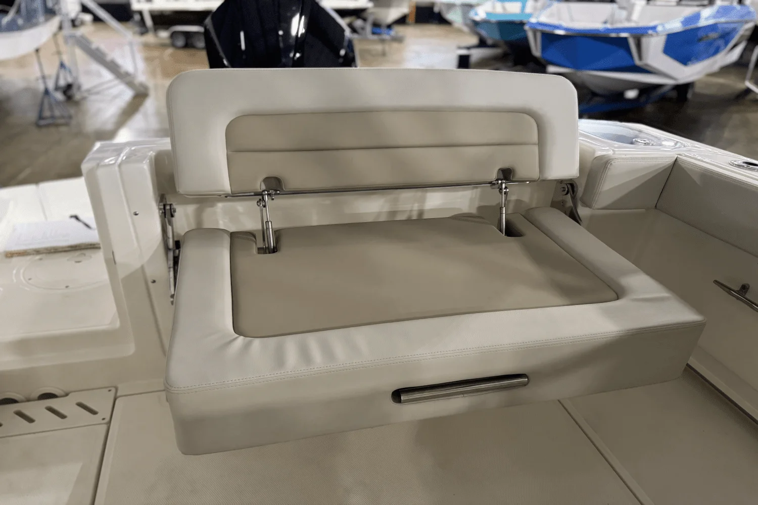 2025 Boston Whaler 240 Vantage Image Thumbnail #4