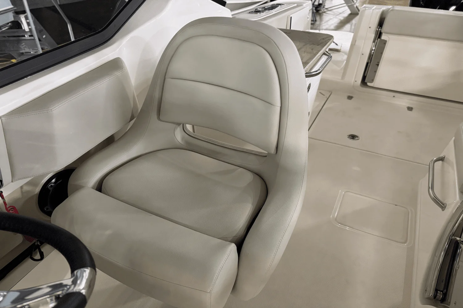 2025 Boston Whaler 240 Vantage Image Thumbnail #12