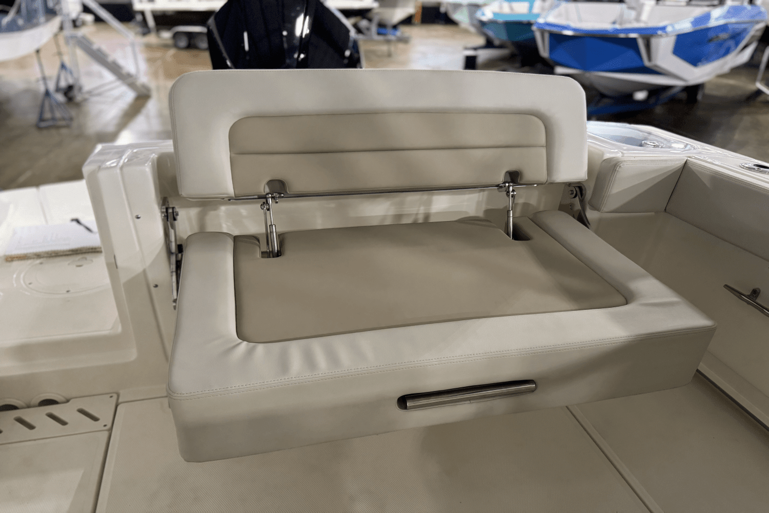 2025 Boston Whaler 240 Vantage Image Thumbnail #4