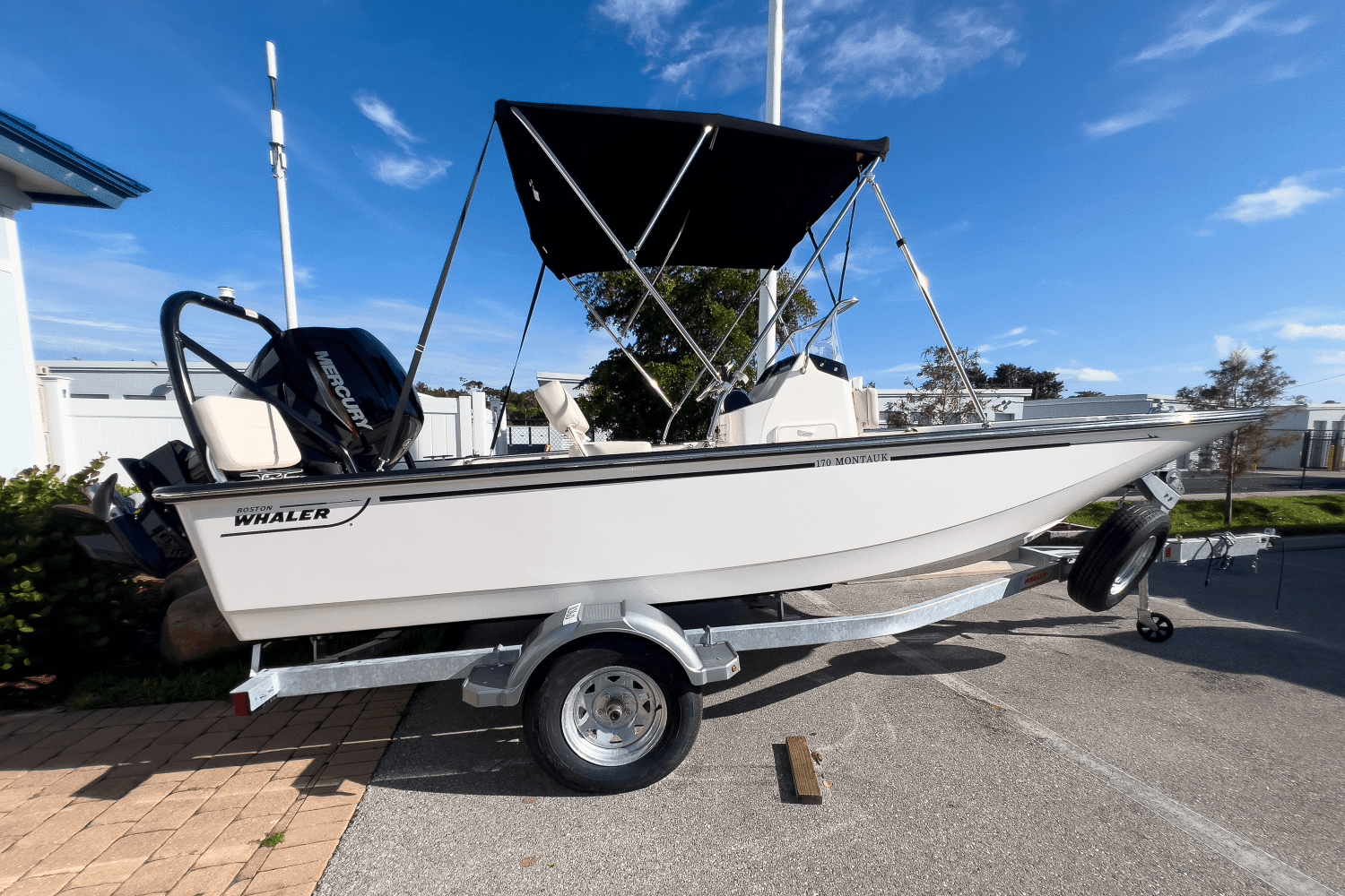 2025 Boston Whaler 170 Montauk Image Thumbnail #3