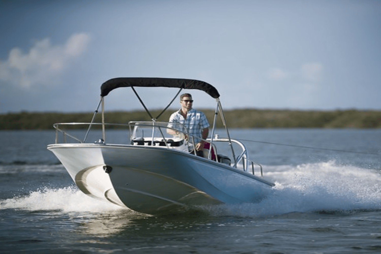 2025 Boston Whaler 170 Montauk Image Thumbnail #3