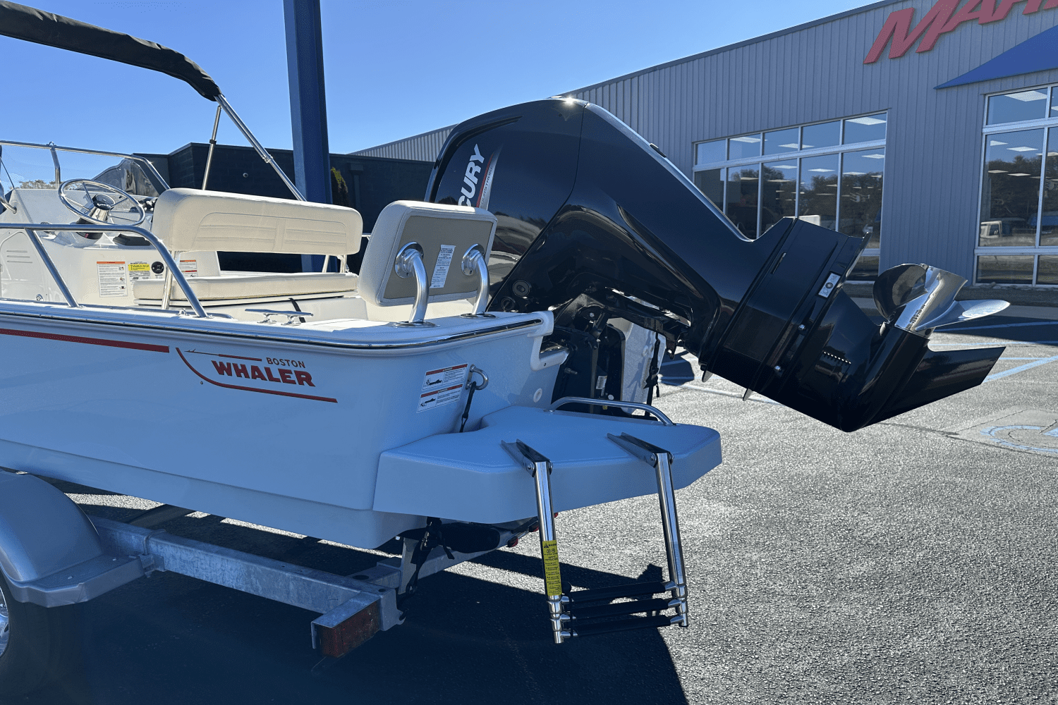 2025 Boston Whaler 170 Montauk Image Thumbnail #3