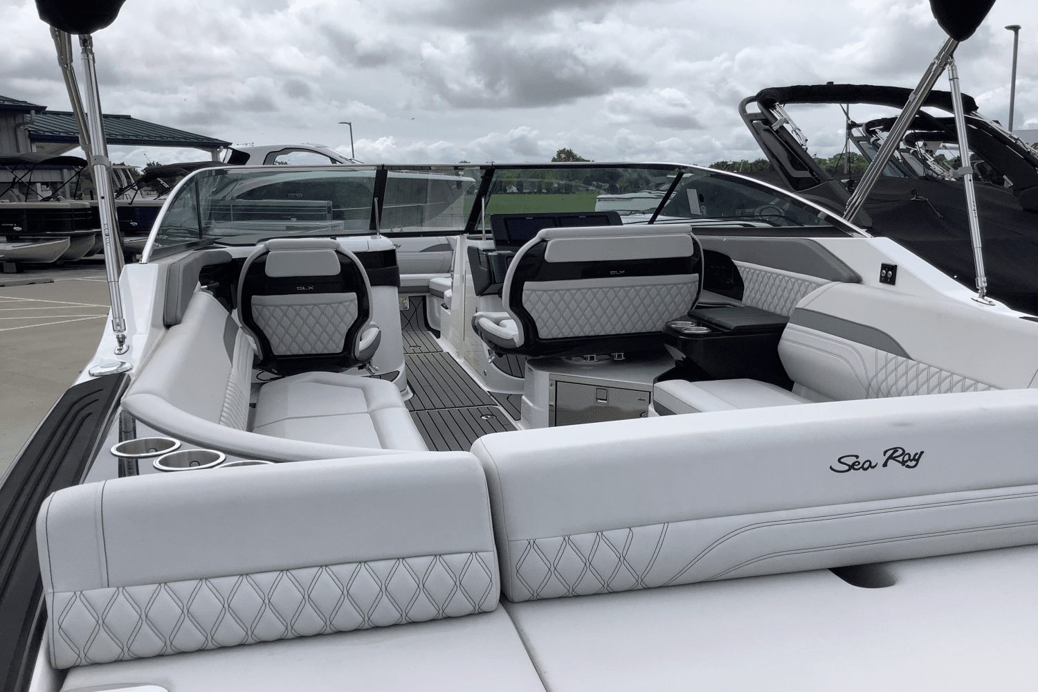 2024 Sea Ray SLX 280 Image Thumbnail #9