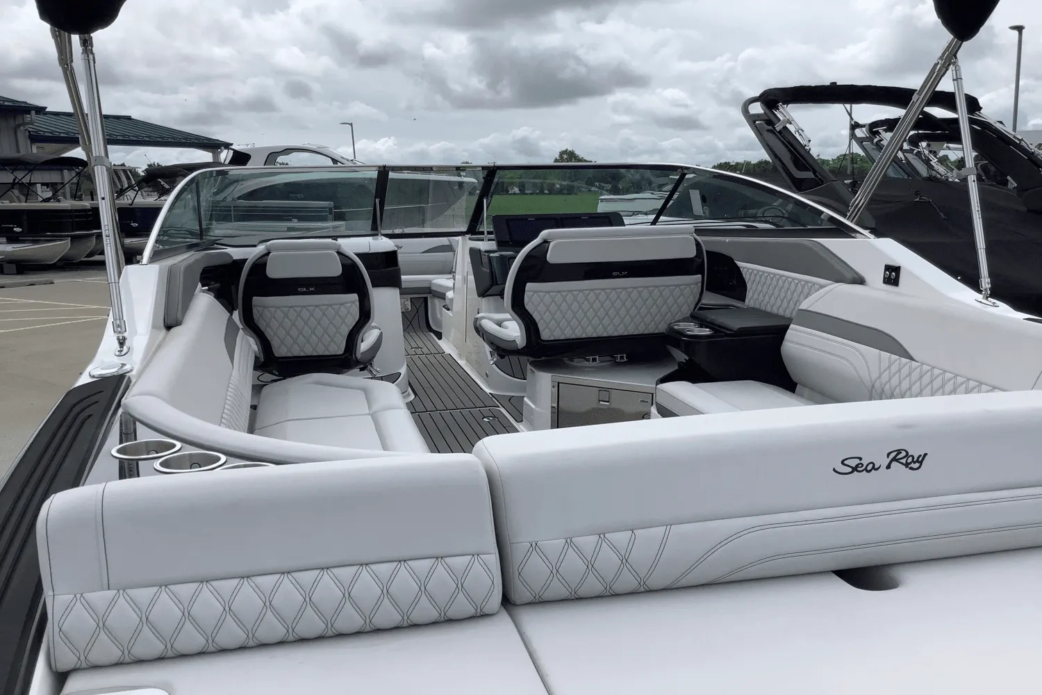 2024 Sea Ray SLX 280 Image Thumbnail #9