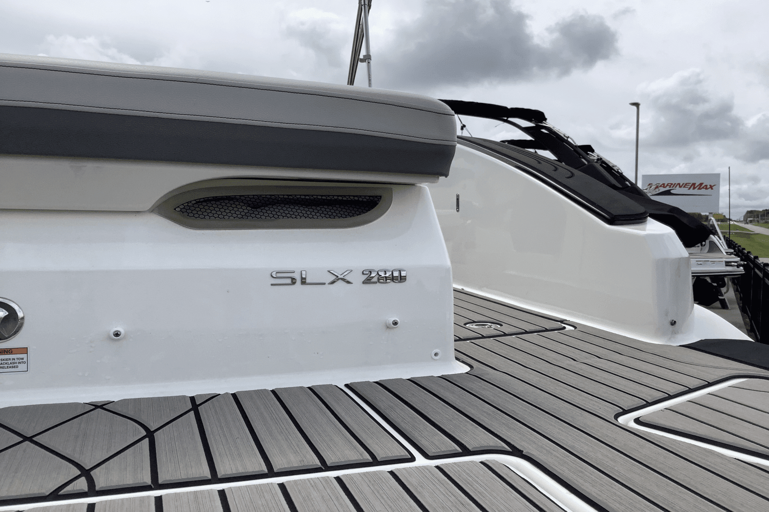 2024 Sea Ray SLX 280 Image Thumbnail #7