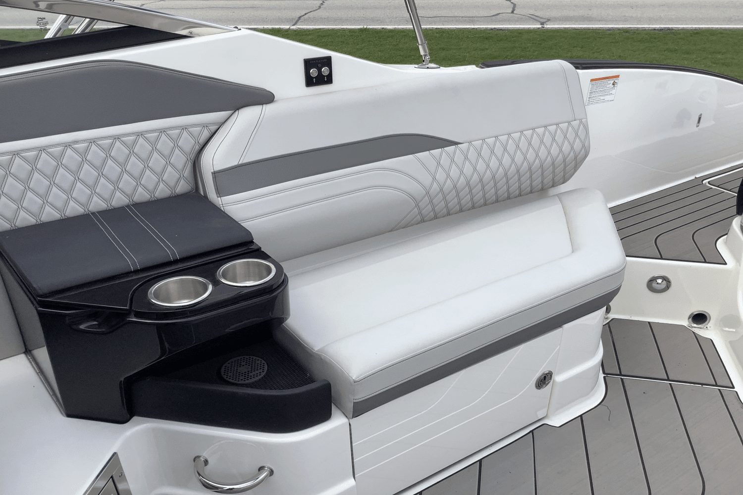 2024 Sea Ray SLX 280 Image Thumbnail #11