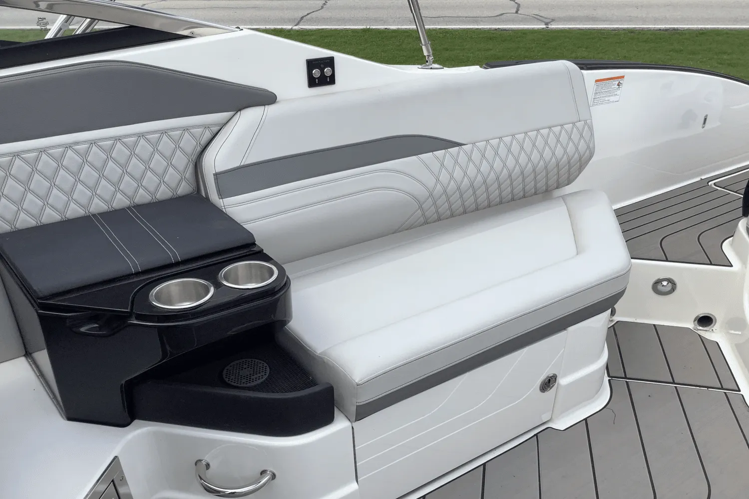 2024 Sea Ray SLX 280 Image Thumbnail #11