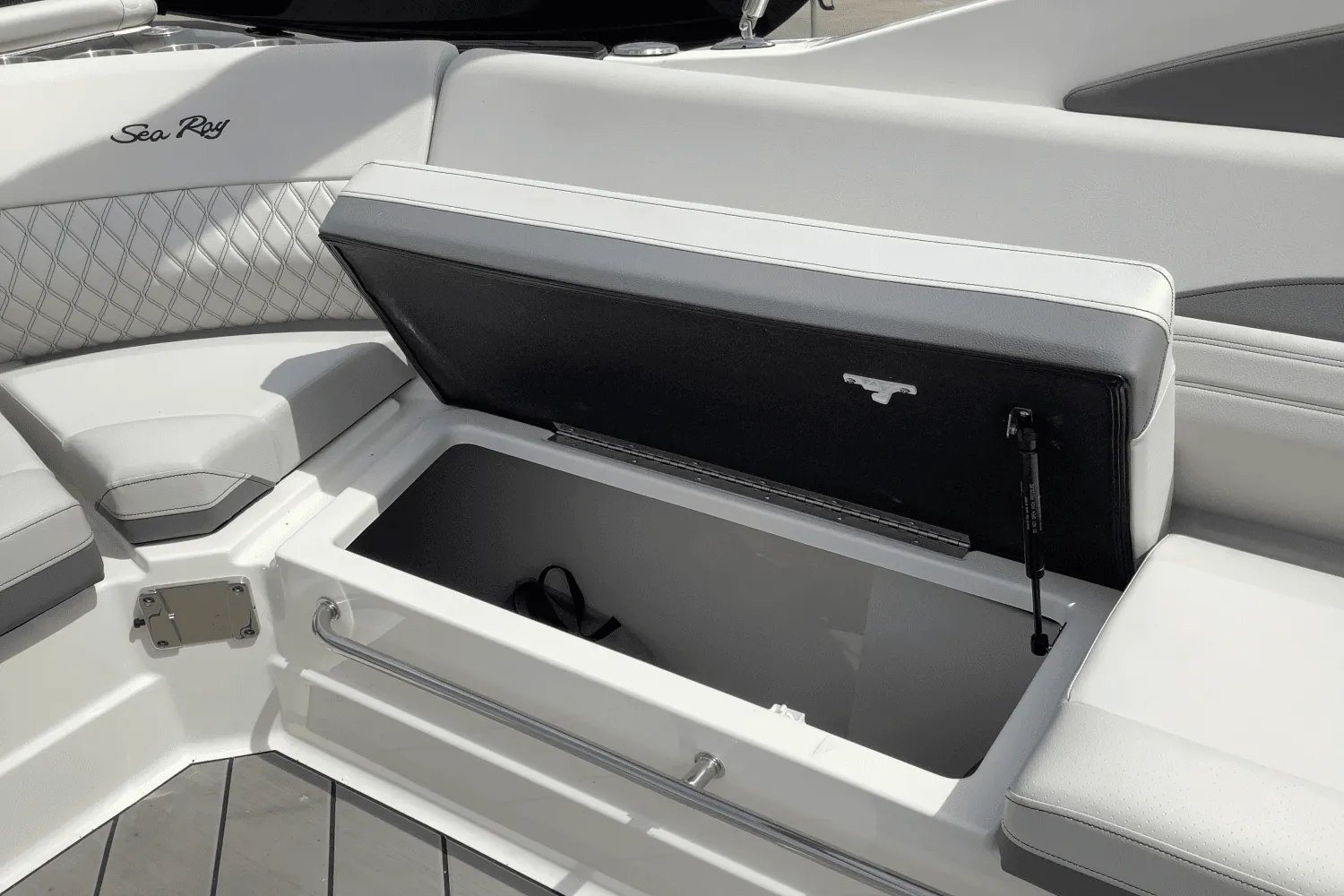 2024 Sea Ray SLX 280 Image Thumbnail #16