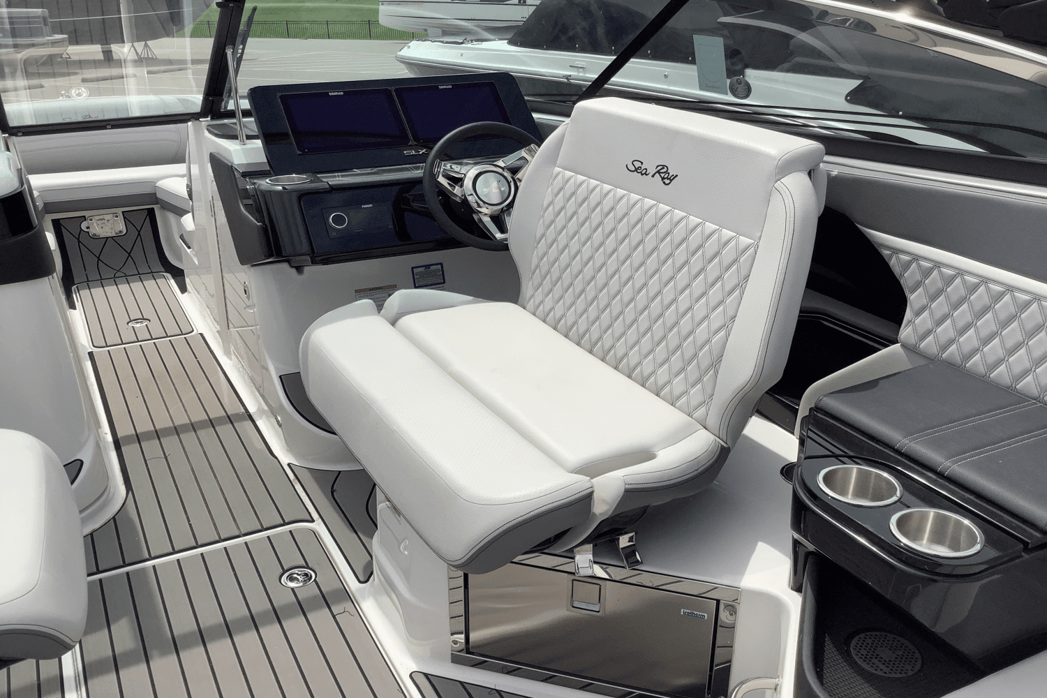 2024 Sea Ray SLX 280 Image Thumbnail #18