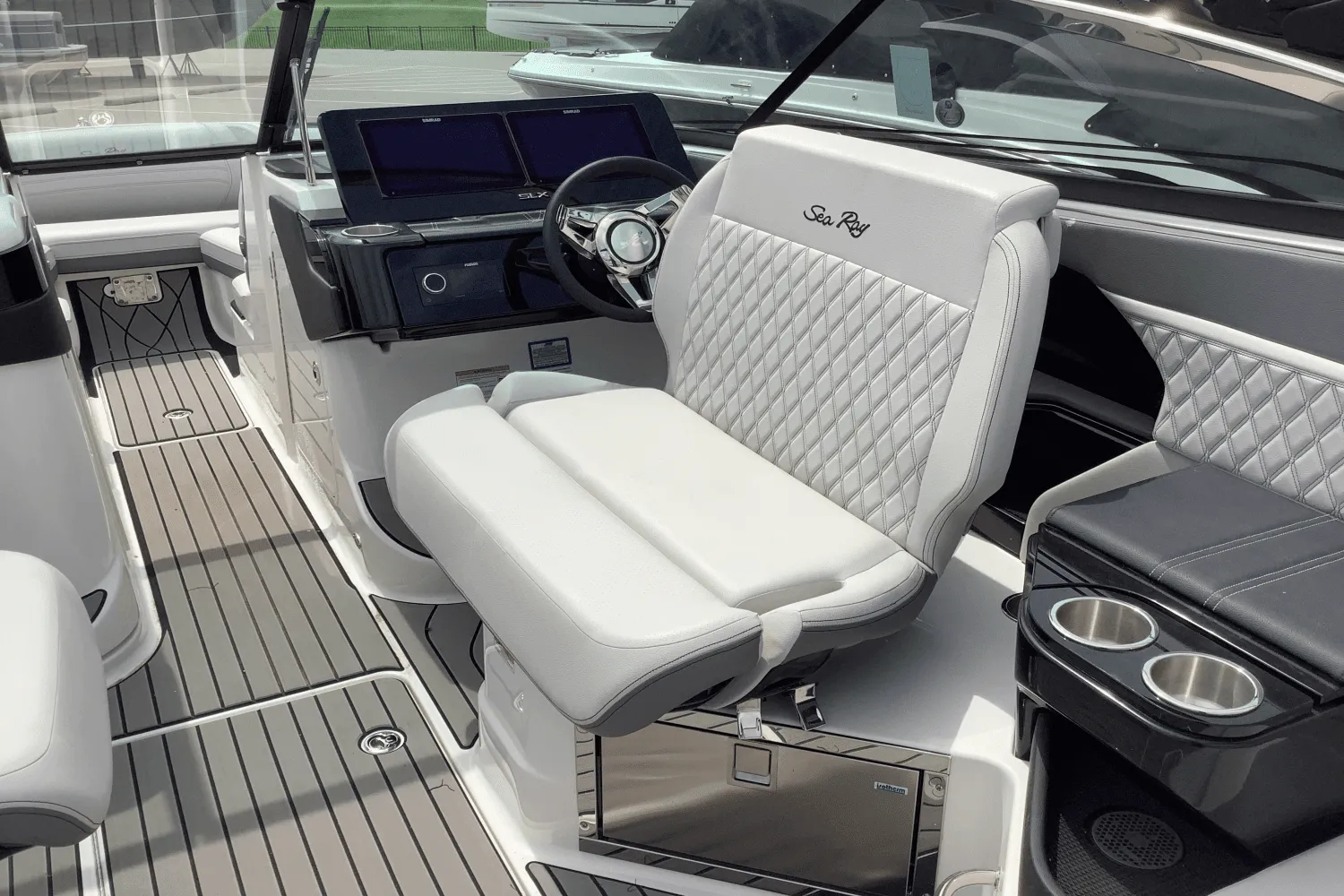2024 Sea Ray SLX 280 Image Thumbnail #18