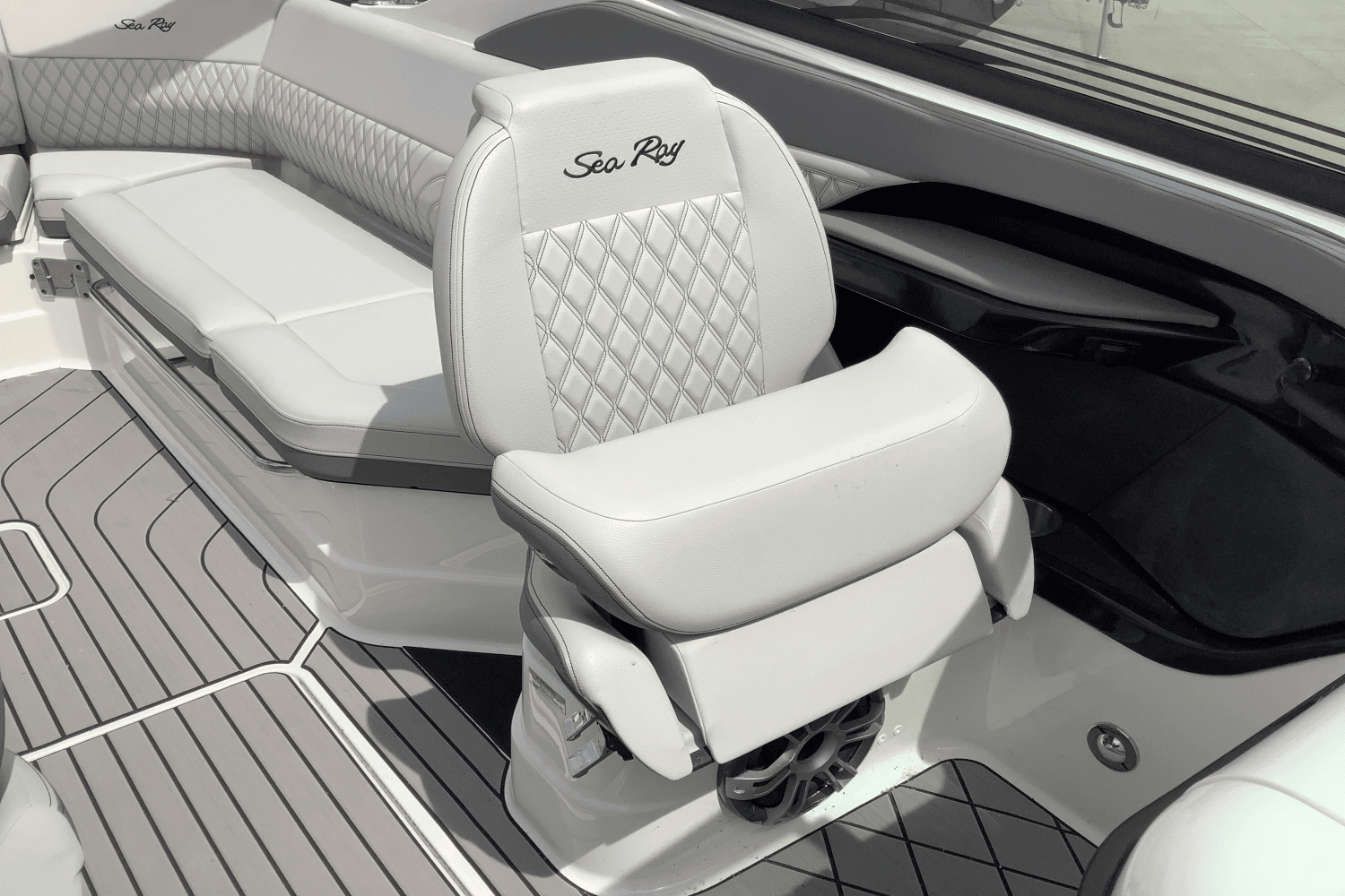 2024 Sea Ray SLX 280 Image Thumbnail #26