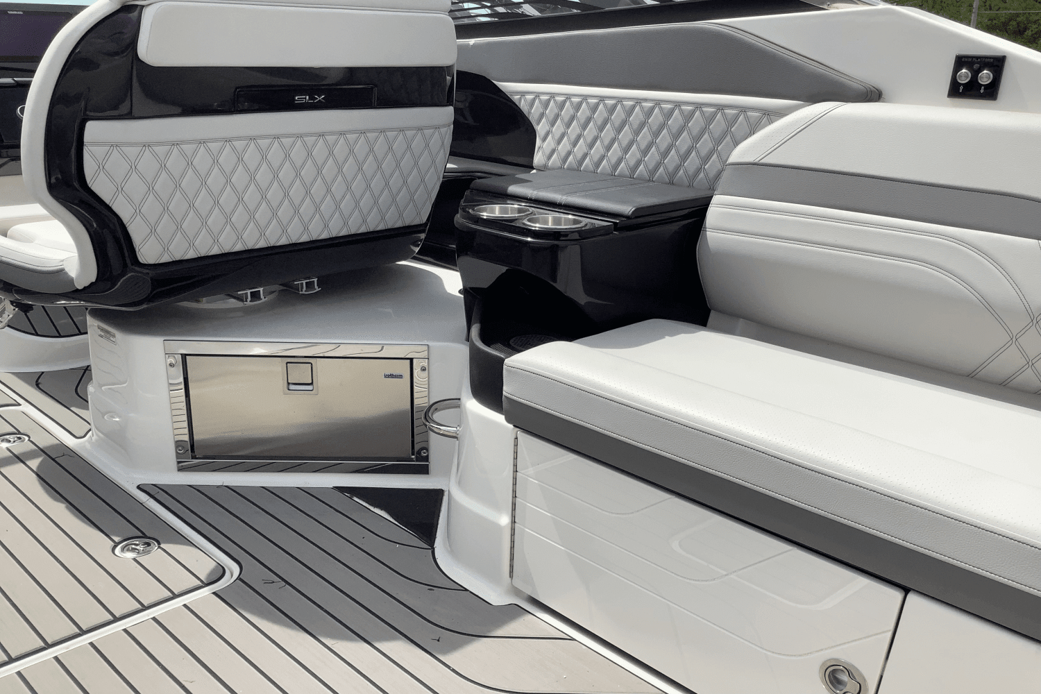 2024 Sea Ray SLX 280 Image Thumbnail #15