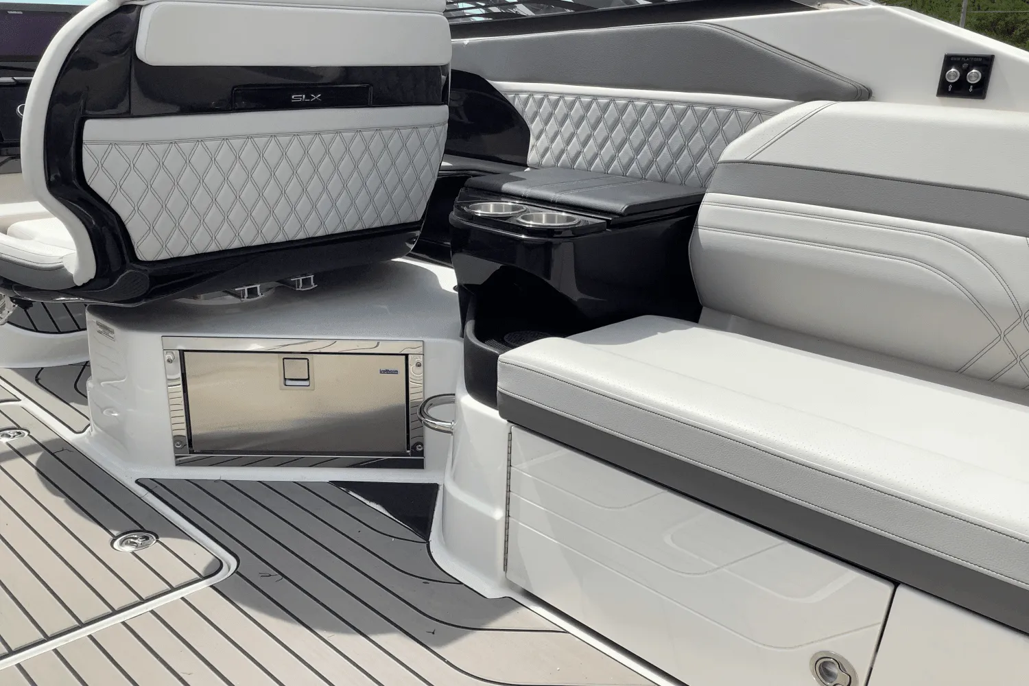 2024 Sea Ray SLX 280 Image Thumbnail #15