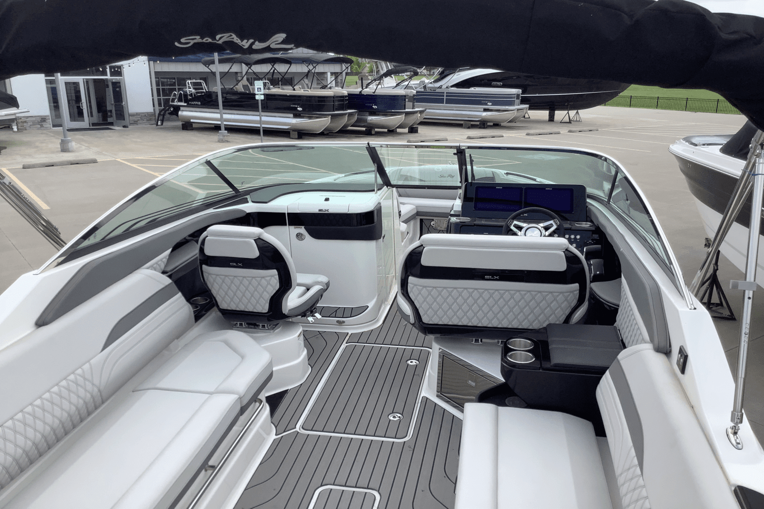 2024 Sea Ray SLX 280 Image Thumbnail #10